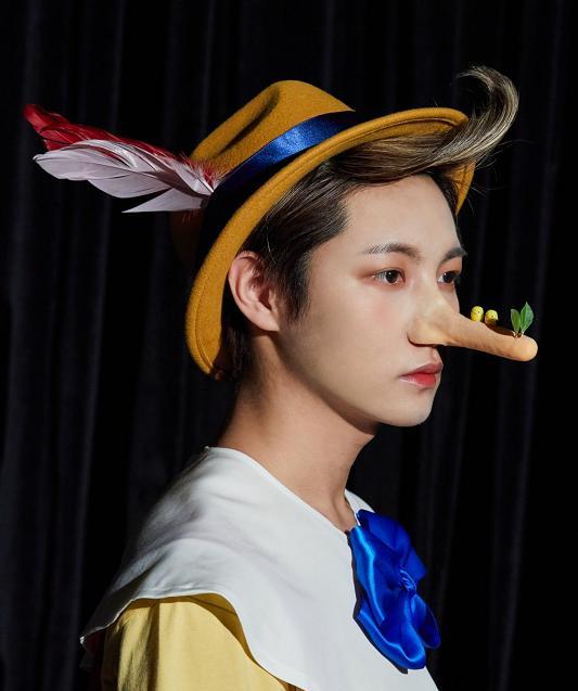 忧郁林黛玉 万圣节如何过?王祖蓝夫妇带女儿去迪士尼,小S一家cos鱿鱼游戏