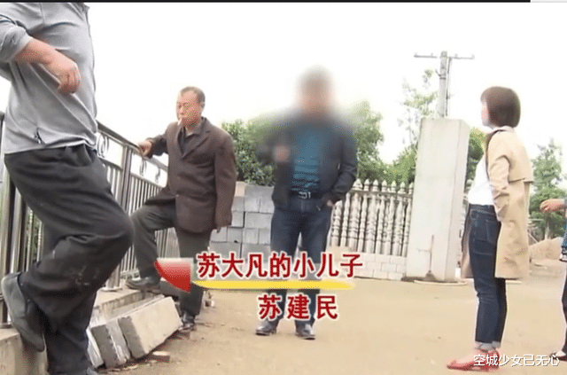 女子出去打工十年不顾家,家里建别墅了却想分一半,惨遭丈夫打脸