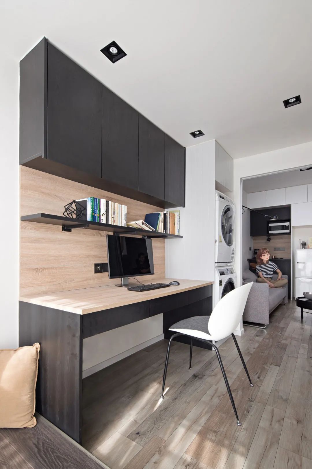 |不拆不敲,45m2也有独立书房,这个黑白灰空间极简又高级