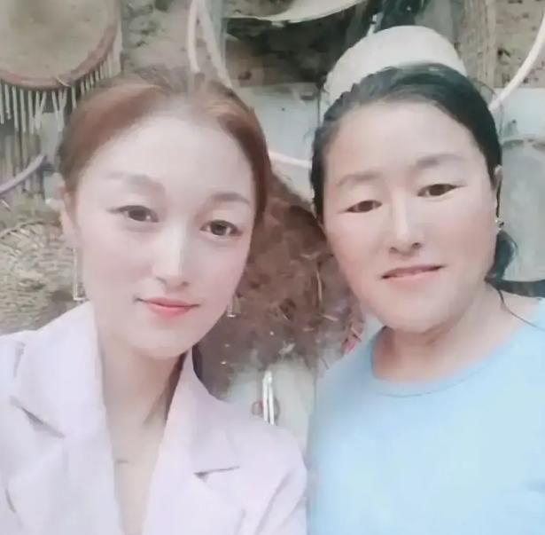 李思思|大衣哥干女儿回来报恩，网友纷纷猜测真实身份，或将替代陈亚男？