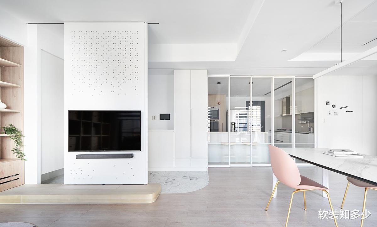 软装知多少|填满纯白澄净大空间，102平米三居室简约现代风格，舒适的很