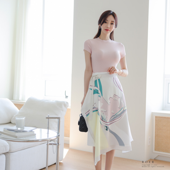心壹文学|女神孙允珠时尚搭配：黛粉微甜清雅后现代摩登长裙