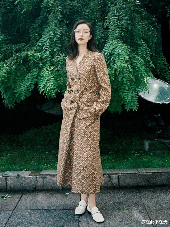 衣在配不在贵|王斯然真自信，学老公GAI穿嘻哈风，但颜色没配好，反而显得腿短