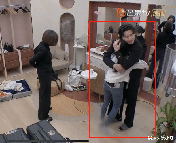 蔡卓宜|绝了！当众坐大腿，上完节目就同居？