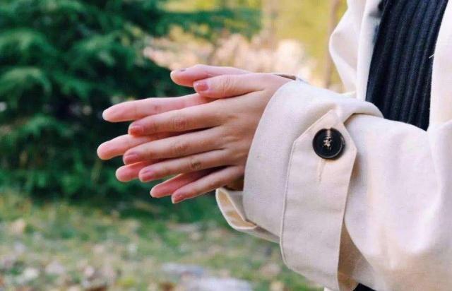 挚爱宝宝一生|女性经常性手脚冰冷？是身体病状的萌发，常喝一物能有效改善