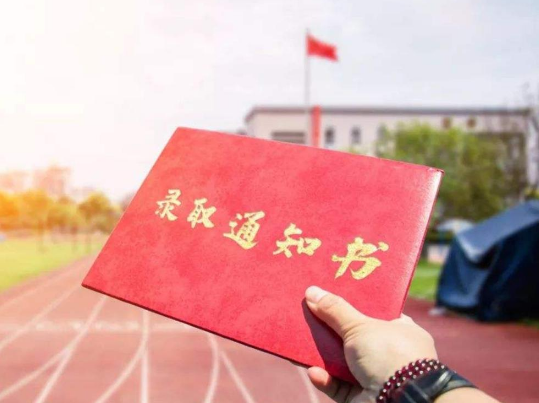 安妈育儿日|女孩高考估分620,分数没出办升学宴,得知录取院校后亲戚喊退钱