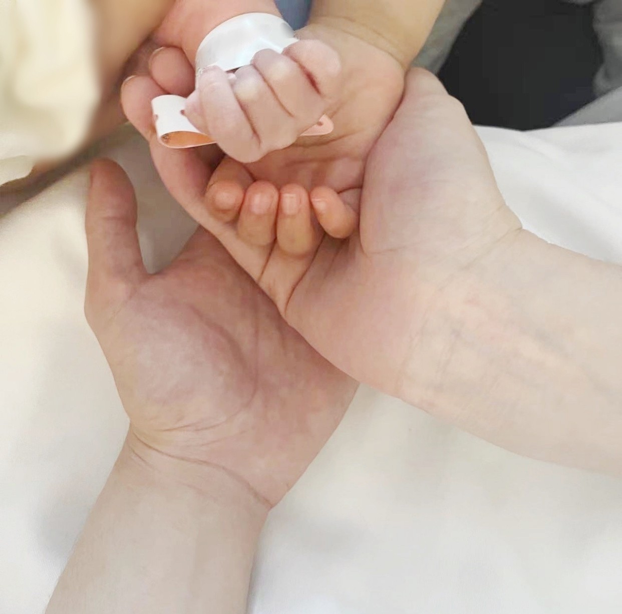 樱桃妈咪|奚梦瑶二胎得女！入院待产要准备什么？二胎宝妈超精简待产包清单