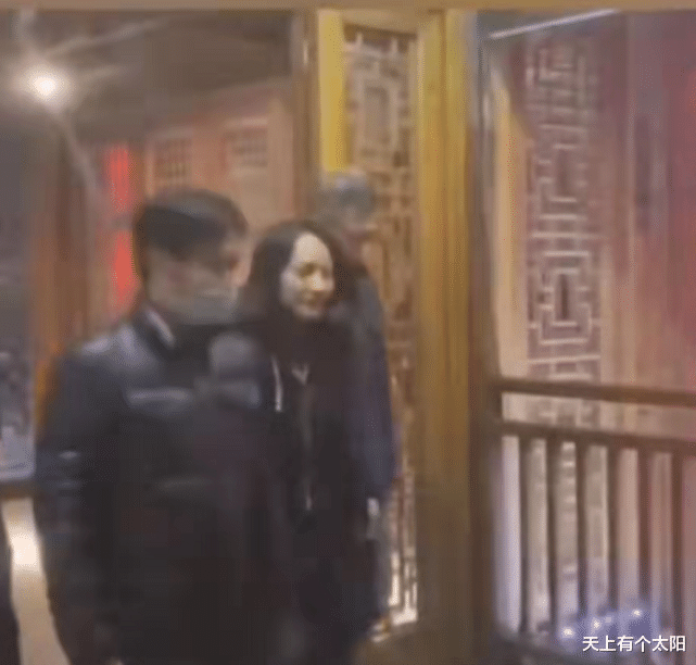 天上有个太阳 女神孟晚舟回国后风格大变,演绎出高级感和女神范,状态重回巅峰!