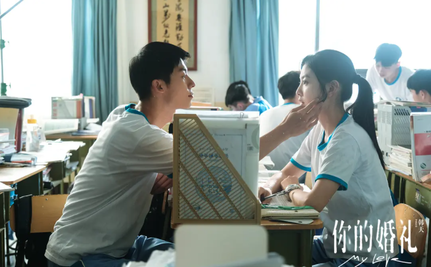 张子枫|上映1天夺日票房冠军，张子枫一出手，就是暑假档电影的巅峰？