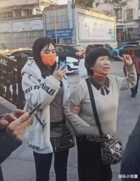 眼妆|杜新枝晒郭希宽带娃视频，被嘲“上梁歪了”，她的回答很心虚