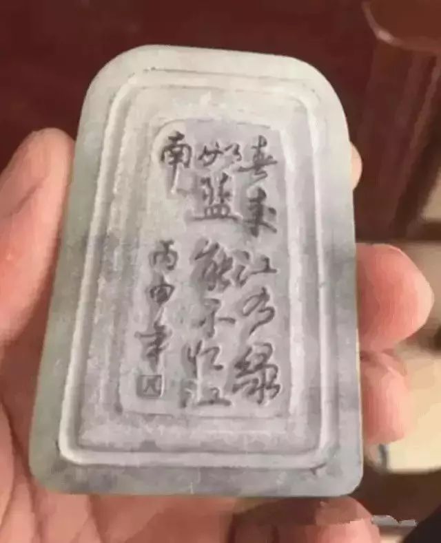 |20多万的赌石，只有一个手镯位，他还愿意购买，不亏本吗？
