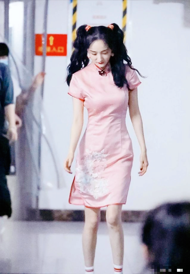 杨紫|杨紫不再续约，未来如何？杨幂便是榜样，不知小猴子是否有其野心