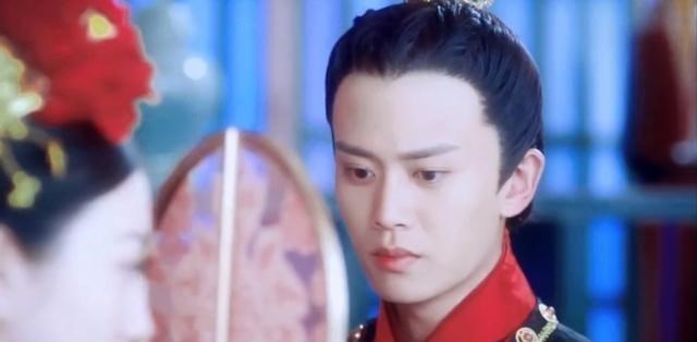 街拍|任嘉伦的作品简介已改掉，三部作品上榜没毛病，但一生一世呢？