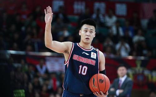 马尚|CBA第一外援！马尚回国养伤，机场泪别球迷！这一去恐再难回CBA