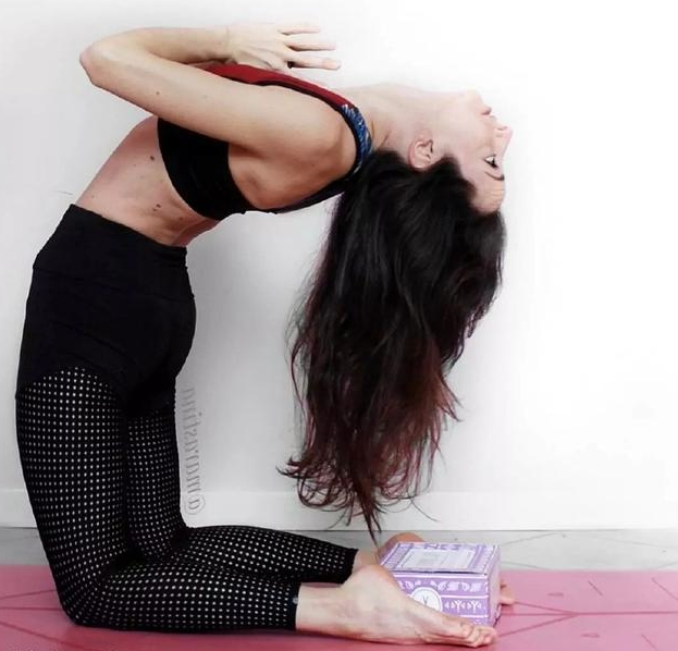 静脉曲张|如何练出马甲线？这些瑜伽体式要多练，紧致小腹，塑造迷人线条