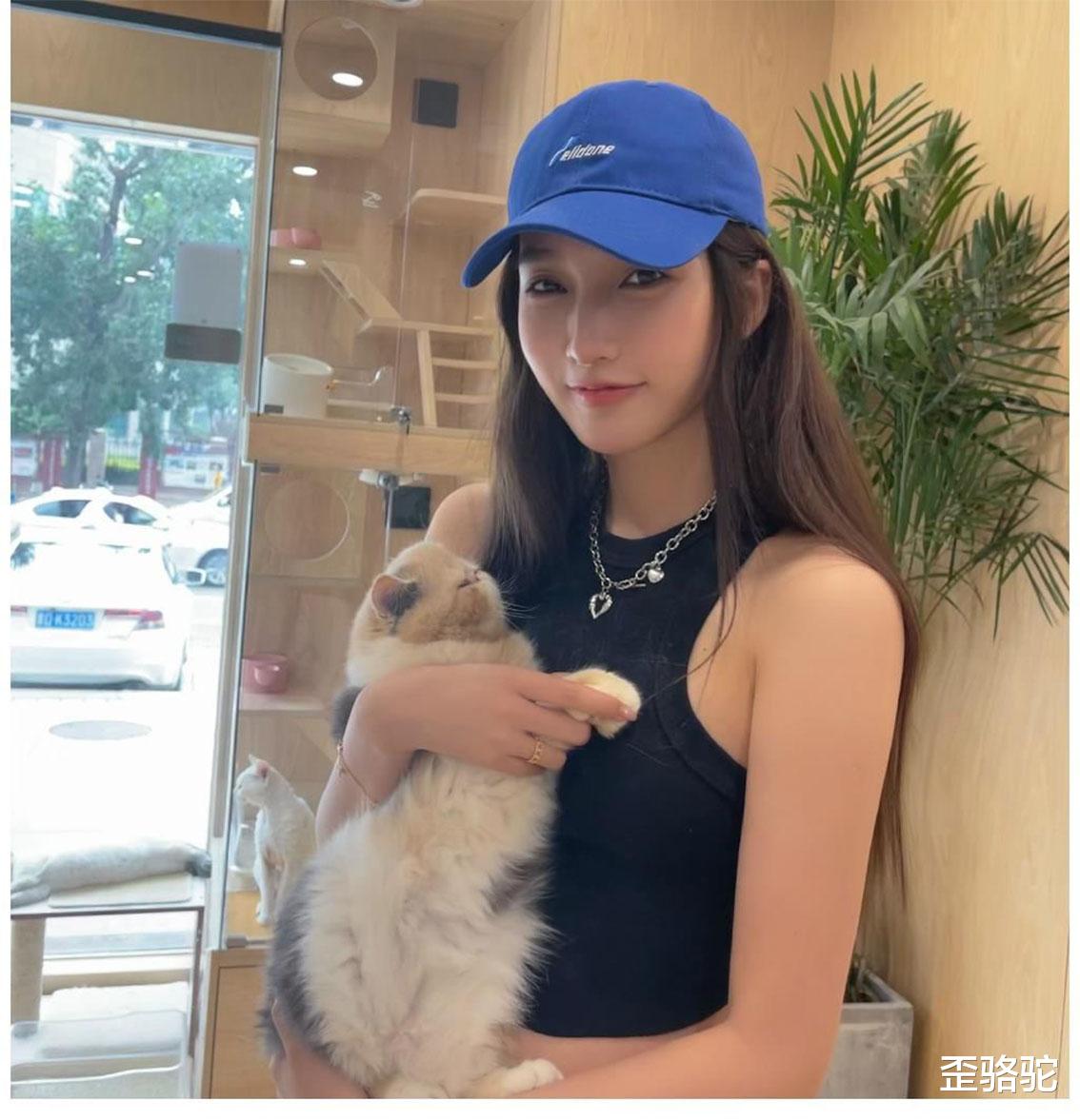 歪骆驼|吴亦凡妈妈报警抓儿子？贼喊捉贼，大乌龙