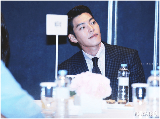 金宇彬|韩国男神金宇彬,三年抗癌治疗结束,女朋友不离不弃!