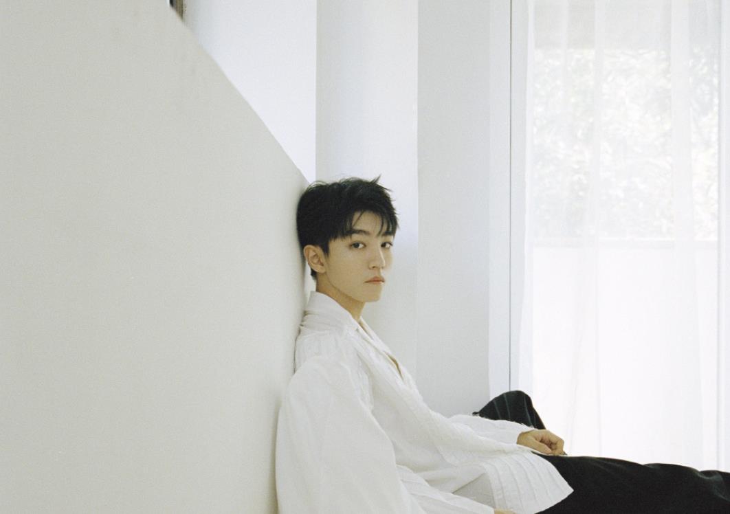 王俊凯|细节控王俊凯！发完言后忘说谢谢，反应过来后下意识的举动太圈粉