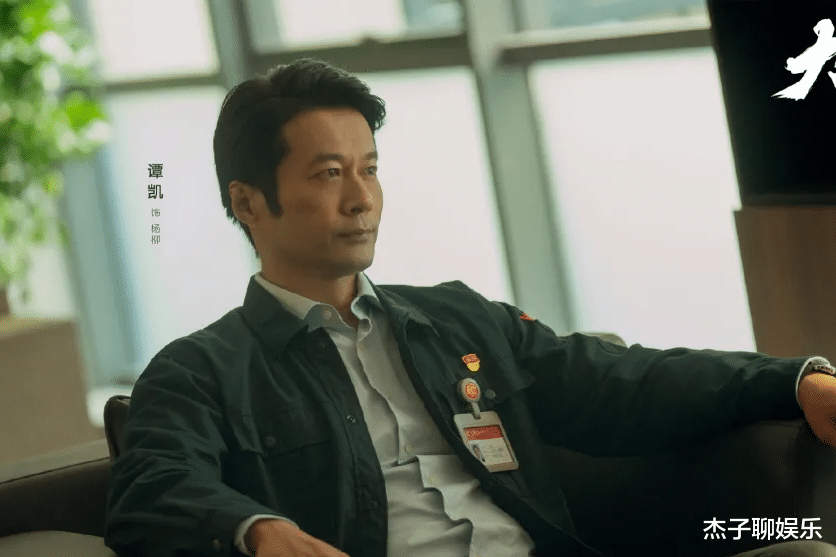 谭凯|独自出差的老戏骨，因没有助理被嘲可怜，他的回应打了多少人的脸