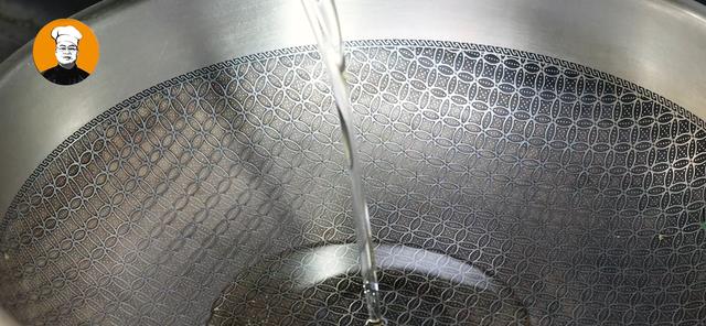 小刘的日常|今天才知道,刮鱼鳞只需一个塑料袋,不飞溅不脏手,学到了