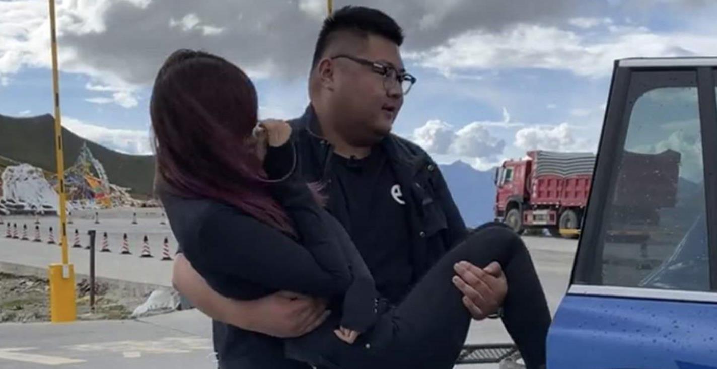 范上官|不雅视频被疯传，被爆身世造假的机车女神痞幼，到底是什么来头？