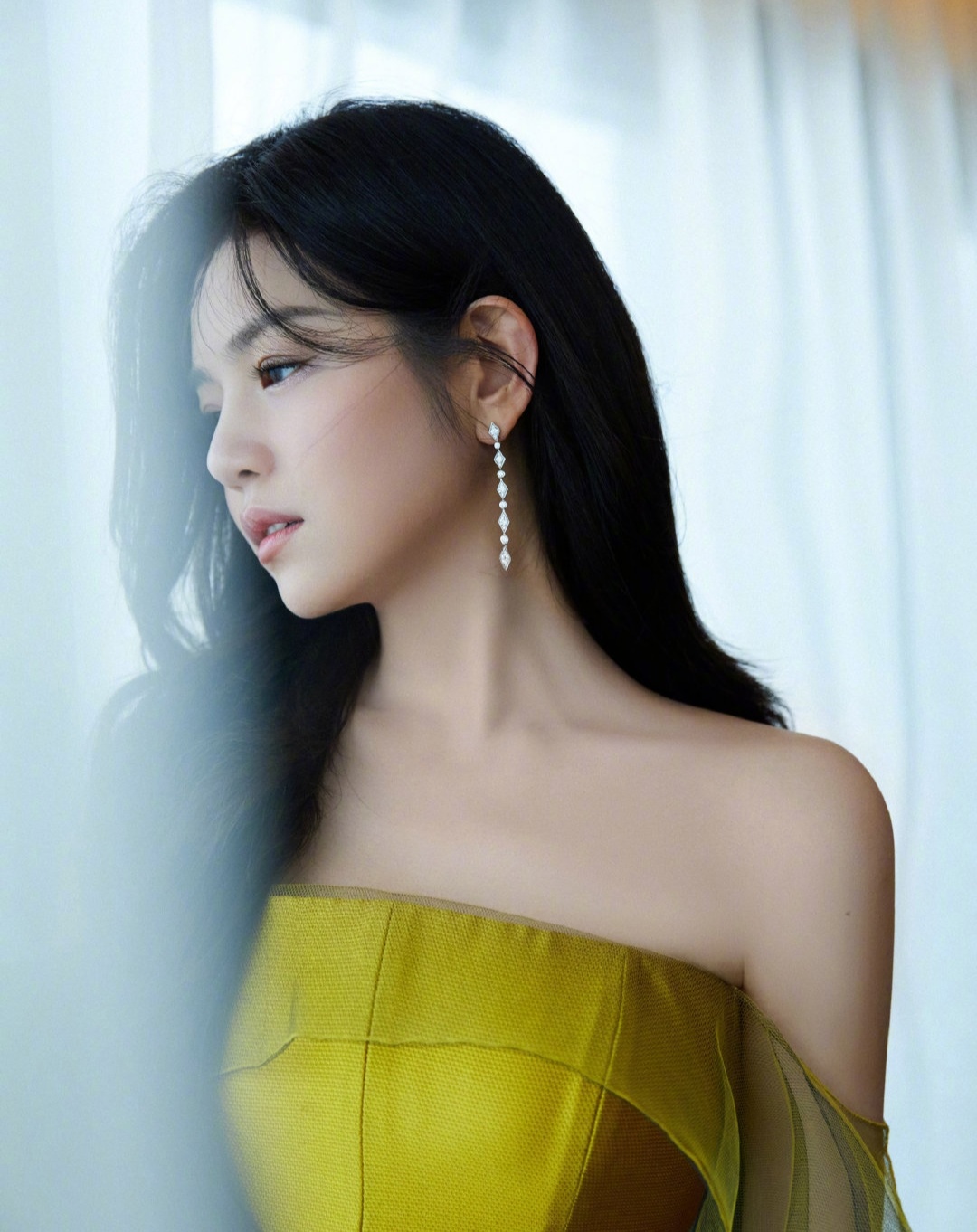 陈妍希|陈妍希套羽绒服尝试空腹跑步，小脸跑得红扑扑的，流汗也开心