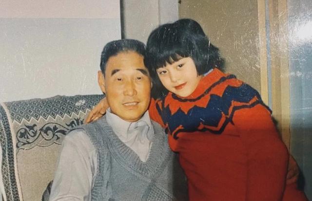 那英|范冰冰全家照被公开，爷爷很霸气，奶奶有气质，基因真的好强大！