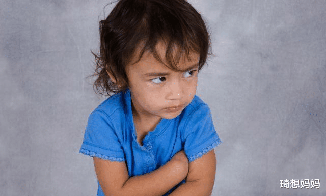 琦想妈妈|当孩子故意和你对着干时,不要和孩子硬干,这3个方法不妨一试