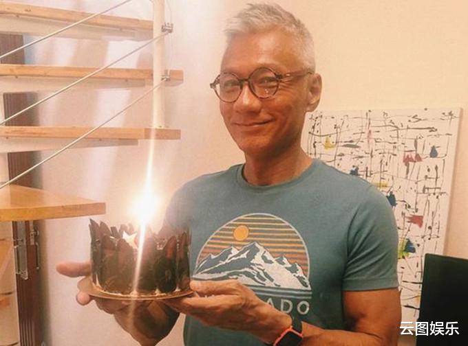 林俊贤|林俊贤时隔10个月与女儿团聚，挽手比心显温馨，61岁长居内地生活