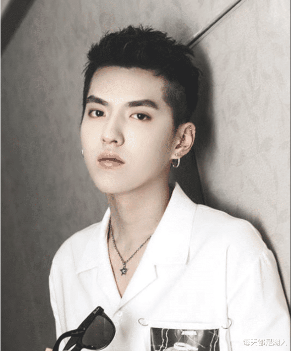 每天都是潮人|“吴签”事件后,杜蕾斯广告新文案火了,吴亦凡:谢谢,有被内涵到