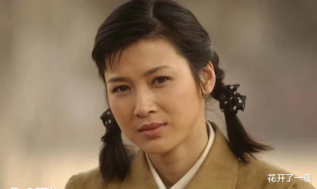 街拍|亮剑女神童蕾：从李云龙老婆到亿万富豪阔太，风光7年后负债1.4亿