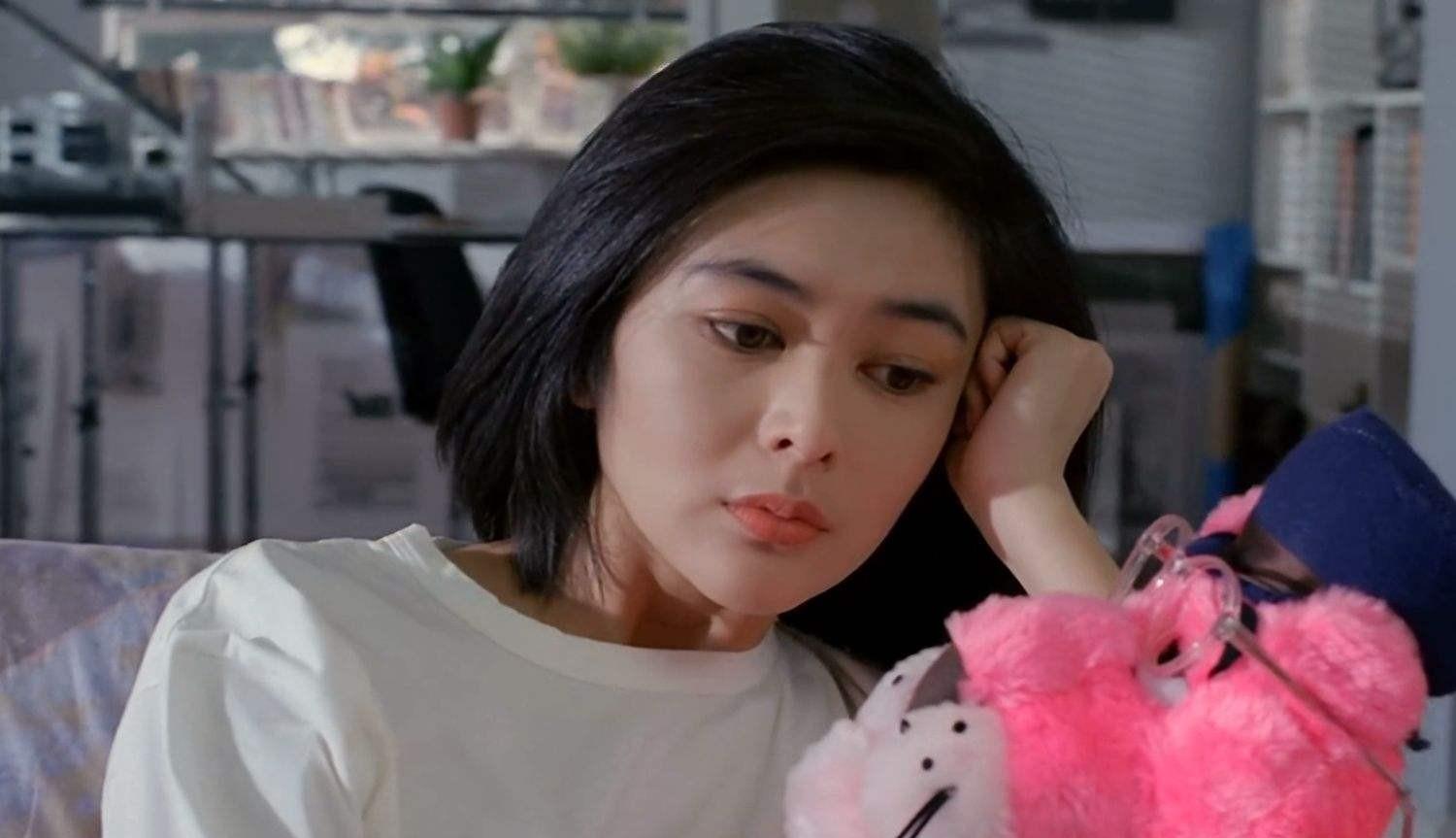 关之琳|58岁关之琳近照曝光,深V透视装难掩老态,网友慨叹女神真老了