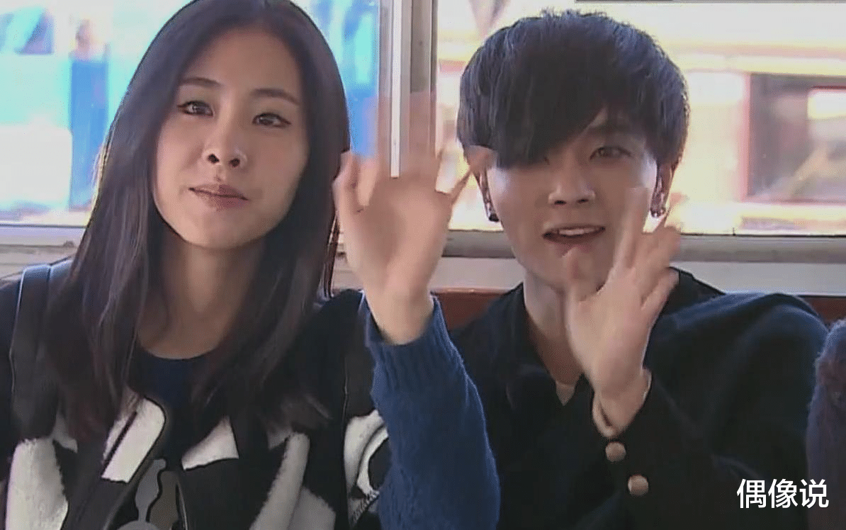 张碧晨|华晨宇和张碧晨疑同居发糖！两人拍照背景相同，张碧晨晒睡照好美