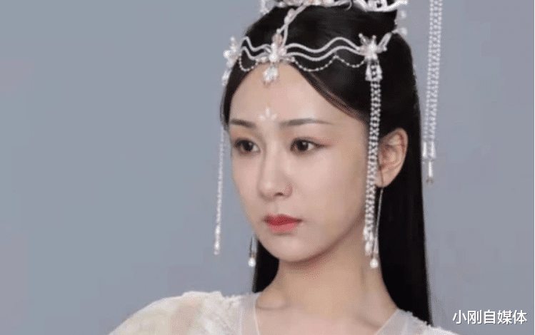 哥斯拉大战金刚|沉香如屑是部女大主戏，景甜流传的造型与千秋令相符