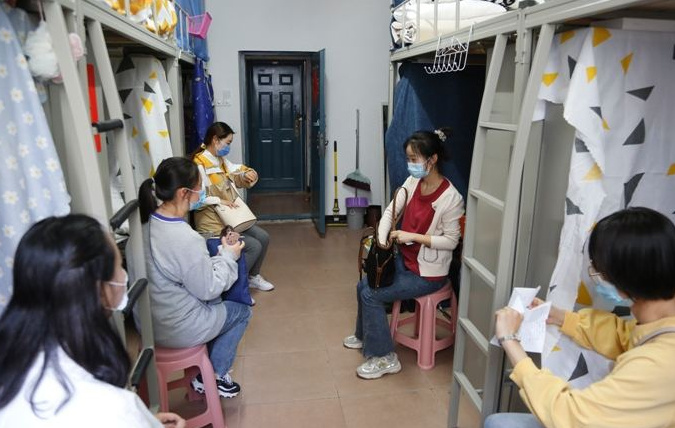 痘痘 吃鸡腿是为了减肥？女大学生“花式减肥法”引热议，网友：不理解