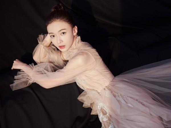 央视|出门带30个保镖6个贴身助理，被央视批评后，她仍“不知悔改”！