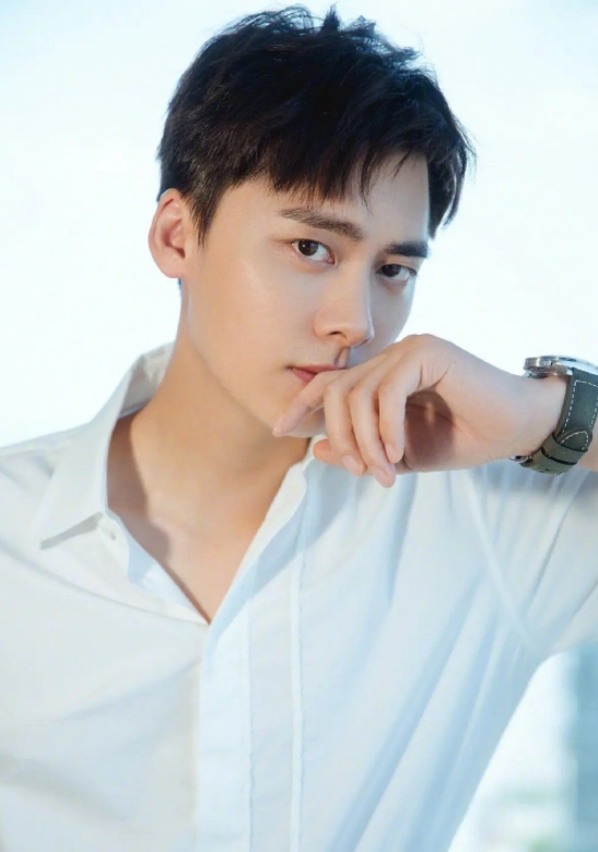 杨丞琳|肖战：我穿白衬衫好看，李现：我穿也好看，杨洋：我不配有名字？