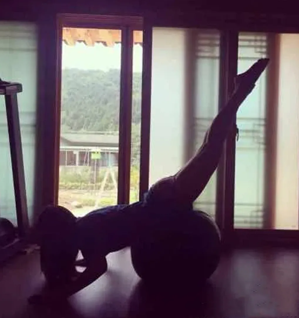 河智苑|突发抑郁，画风诡异，又来一个崔雪莉？