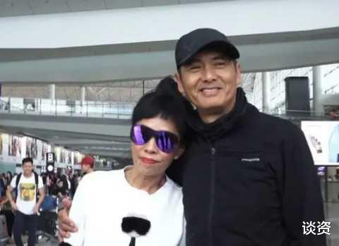 周润发|66岁周润发晨跑被偶遇，两鬓斑白显憔悴，身材却不输小鲜肉