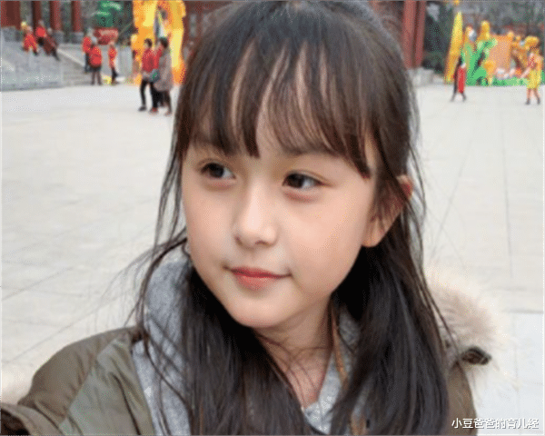 小豆爸爸的育儿经|女孩“因笑走红”,众多资源上门签约,网友:这是被天使吻过的吗