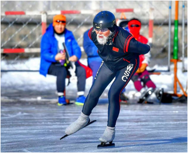 王德顺|85岁王德顺健身，表情“凶狠”荷尔蒙旺盛，78岁妻子时尚，52岁女儿冻龄