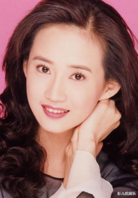 桑妮|贾静雯曾给她当“丫鬟”，当红时期削发为尼，还俗复出后已无人识