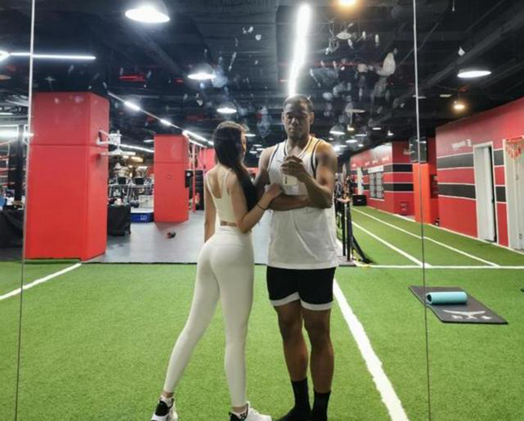 中国男篮|杜锋被天赋打动！24岁天才首次入选中国男篮，女友身高出众