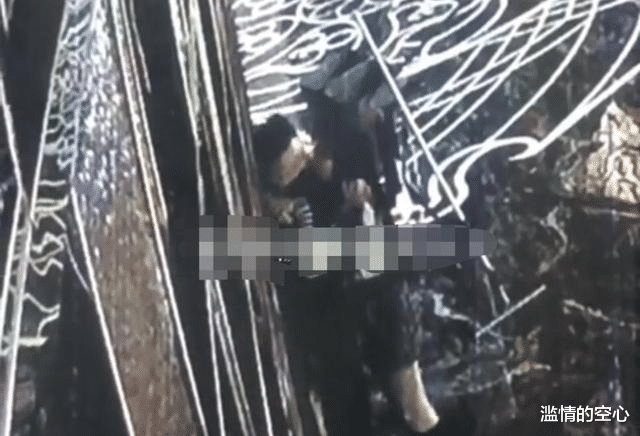 辽宁某娱乐场所女顾客侵扰男服务生,如果性别互换,还会无事吗?
