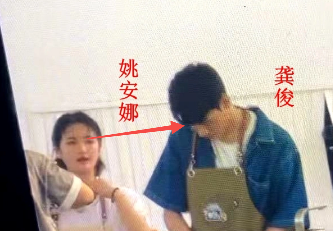 龚俊|《中餐厅5》再曝路透，谁注意姚安娜看龚俊的眼神了？不怕被骂吗