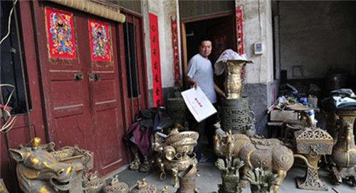 向东向西看 造假带全村“致富”，河南这位老人，造的假文物骗过了专家