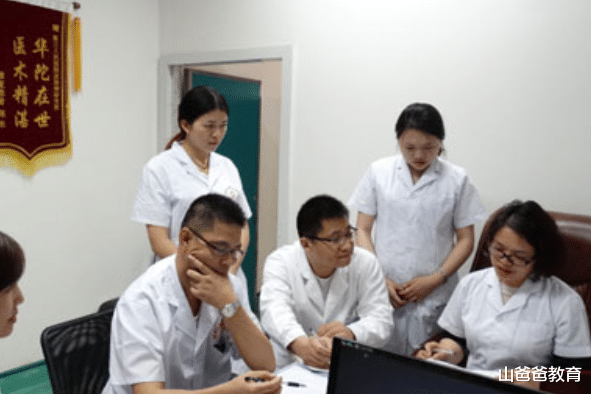 荔湾|医学生的心酸无奈,多数人毕业后忙着转行,难道医生不吃香了吗