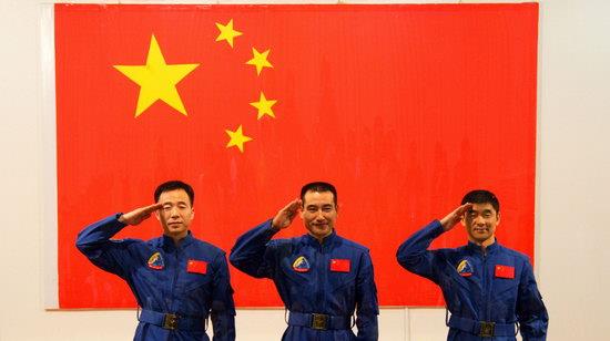 刘伯明 细节！刘伯明回“节点舱”，为何要检查身上有没有多余的物品