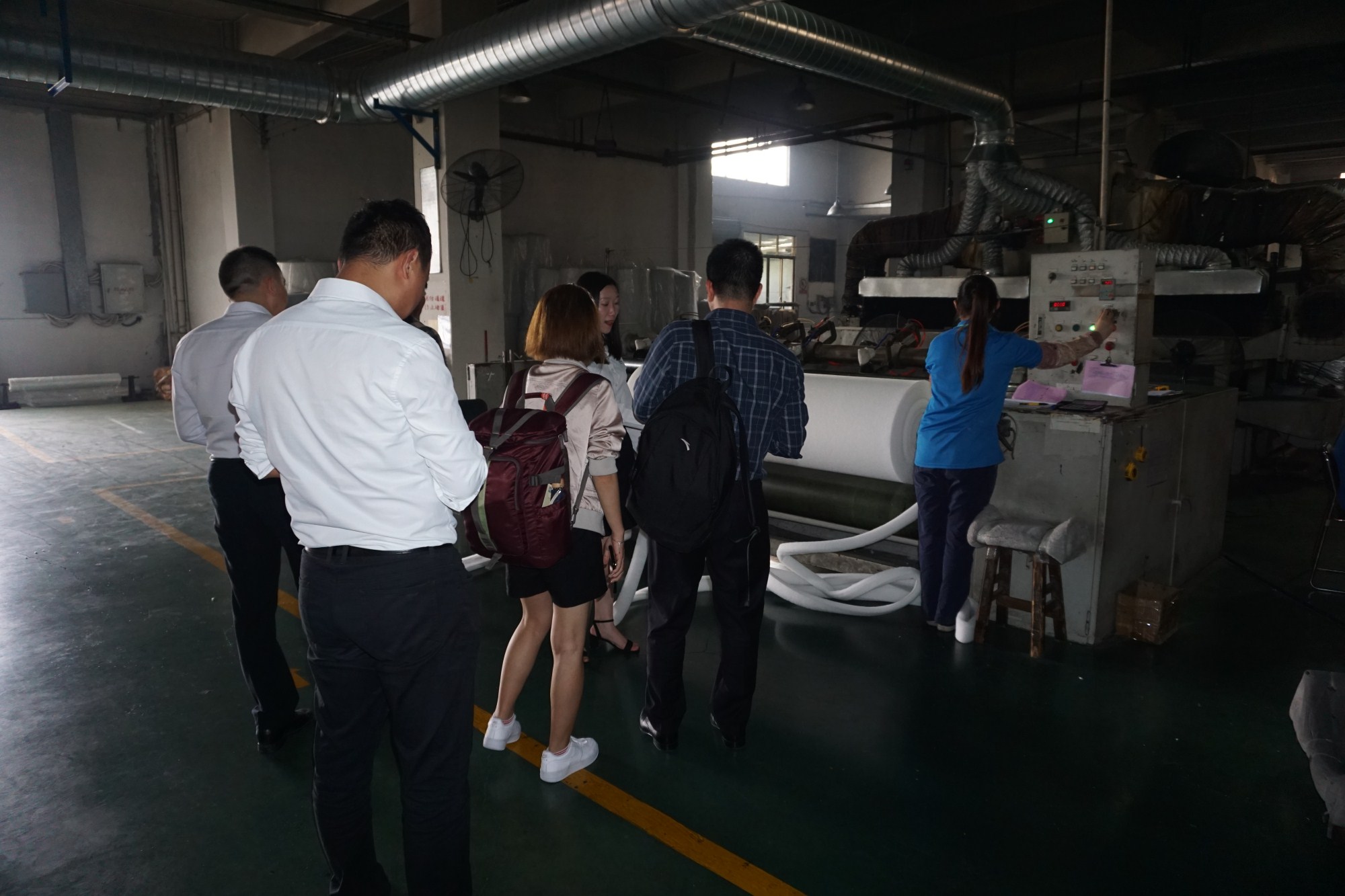 越南|越南工厂大逃亡，200万工人拒绝回厂，1.8亿双耐克鞋无法按期交货