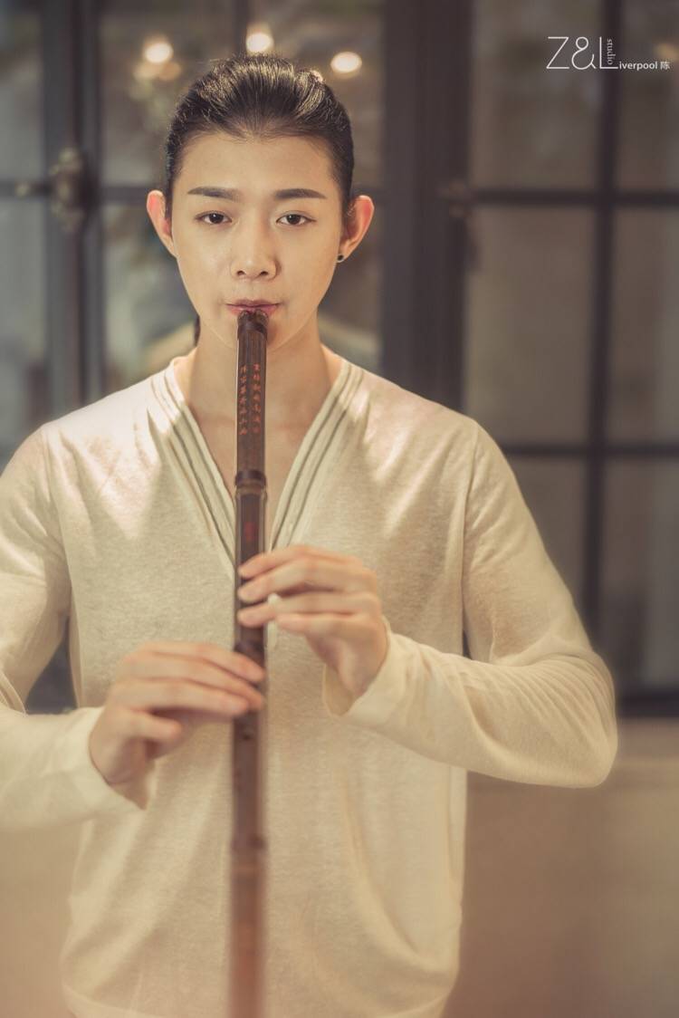 霍尊|比吴亦凡还渣，霍尊抛弃9年女友逼其偿还900万赔偿款变现实版“陈世美”